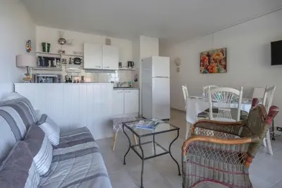 Cuisine ou kitchenette dans l'établissement Bord de mer, rez-de-terrasse pour 4, Pornic