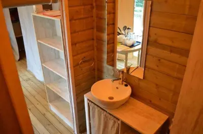 Salle de bains dans l'établissement Camping les Plages de Loire