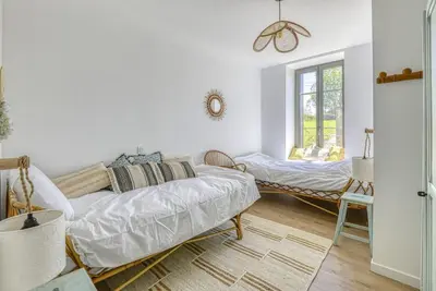 Un ou plusieurs lits dans un hébergement de l'établissement Gîte de l'Etoile, maison rénovée à 18min du PuyduFou