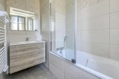 Salle de bains dans l'établissement Gîte de l'Etoile, maison rénovée à 18min du PuyduFou