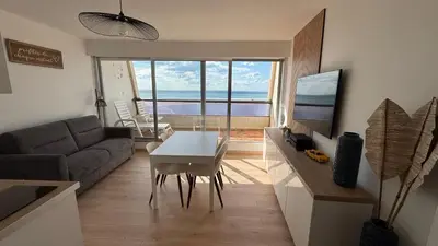 Coin salon dans l'établissement Appartement Marina FACE MER