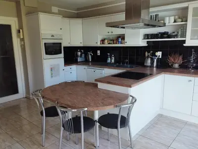 Cuisine ou kitchenette dans l'établissement Grande maison familiale avec piscine couverte chauffée à 15 min du centre de Nantes