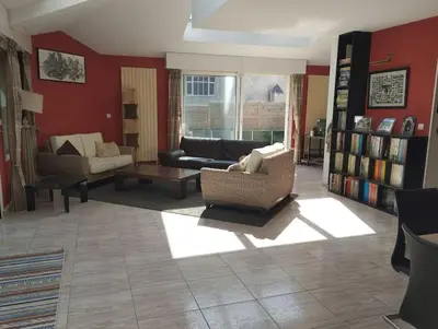 Coin salon dans l'établissement Grande maison familiale avec piscine couverte chauffée à 15 min du centre de Nantes