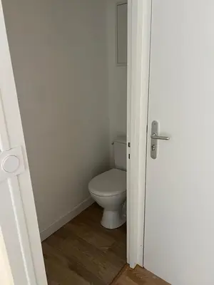 Salle de bains dans l'établissement L'appartement des Perroquets