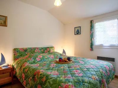 Un ou plusieurs lits dans un hébergement de l'établissement Holiday Home Le Moussaillon by Interhome
