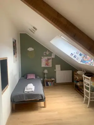Un ou plusieurs lits dans un hébergement de l'établissement Belle Maison 5 chambres au Coeur de La Vallée du Cens