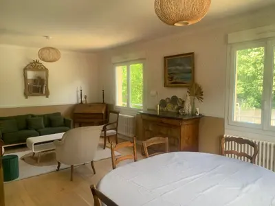 Coin salon dans l'établissement Belle Maison 5 chambres au Coeur de La Vallée du Cens