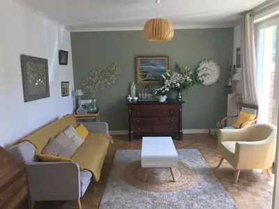 Coin salon dans l'établissement Belle Maison 5 chambres au Coeur de La Vallée du Cens