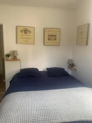 Un ou plusieurs lits dans un hébergement de l'établissement Belle Maison 5 chambres au Coeur de La Vallée du Cens