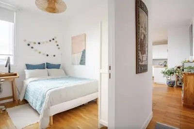 Un ou plusieurs lits dans un hébergement de l'établissement Chambre chez l'habitant - Arty & Élégante - SDB privée