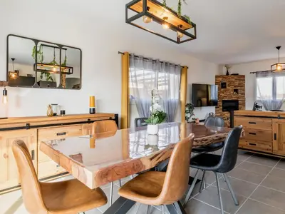 Cuisine ou kitchenette dans l'établissement Charmante Maison Moderne avec Jardin Privé à 9 km de la Plage, Wi-Fi et Équipements Confortables - FR-1-306-1277