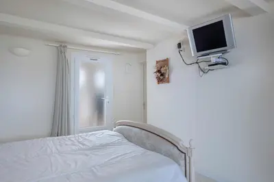 Télévision ou salle de divertissement dans l'établissement 280m de la plage, appartement pour 4