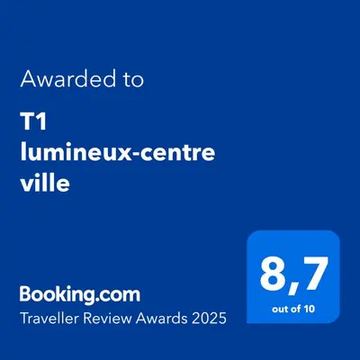 Certificat, récompense, panneau ou autre document affiché dans l'établissement T1 lumineux-centre ville