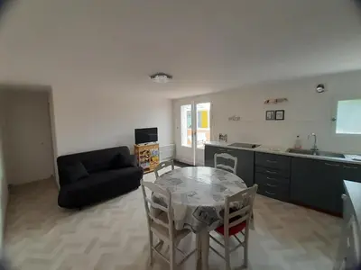 Cuisine ou kitchenette dans l'établissement Logement au cœur de St Lyphard