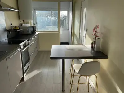 Cuisine ou kitchenette dans l'établissement Chambre meublé chez l'habitan