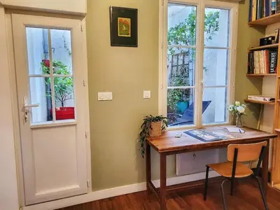 Bibliothèque dans l'appartement