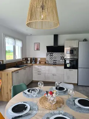 Cuisine ou kitchenette dans l'établissement La Môme joli gîte à 15 min du Puy duFou