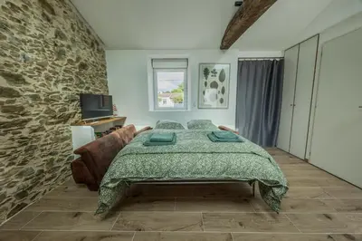 Un ou plusieurs lits dans un hébergement de l'établissement Grange Rénovée 2 Pers-LePetitLieu-Gîte Le 411