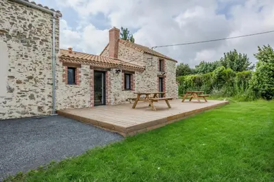 Jardin de l'établissement Grange Rénovée 2 Pers-LePetitLieu-Gîte Le 411