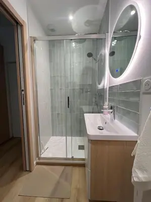 Salle de bains dans l'établissement L Ecrin Nantais