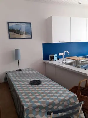 Cuisine ou kitchenette dans l'établissement Les Chouans