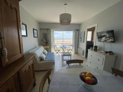 Télévision ou salle de divertissement dans l'établissement Appartement 1 chambre, face mer, à Saint-Jean-de-Monts - FR-1-323-550