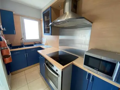 Cuisine ou kitchenette dans l'établissement Appartement 1 chambre, face mer, à Saint-Jean-de-Monts - FR-1-323-550