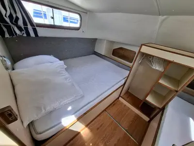 Un ou plusieurs lits dans un hébergement de l'établissement Séjour Unique à Bord d'un Bateau à Chenillé-Changé - Jusqu'à 5 Pers. - API-1-46-23