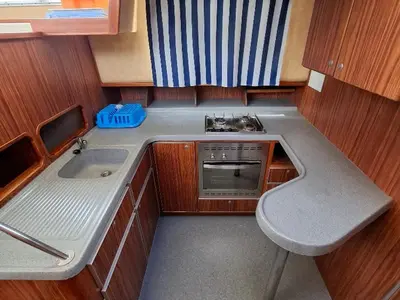 Cuisine ou kitchenette dans l'établissement Séjour vintage sur pénichette à quai - 3 cabines/7 pers. - API-1-46-22