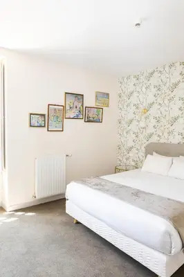 Un ou plusieurs lits dans un hébergement de l'établissement Auberge le Prieuré des Gourmands
