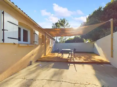 Terrasse ou espace extérieur de l'établissement Maison au calme pour 4 avec jardin