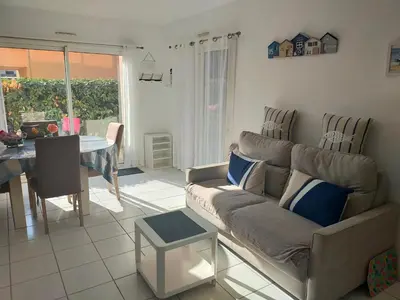 Coin salon dans l'établissement Apt T3, 2ch, tout à pied, 50m plage, Pointe du Bec