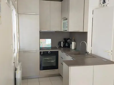 Cuisine ou kitchenette dans l'établissement Apt T3, 2ch, tout à pied, 50m plage, Pointe du Bec