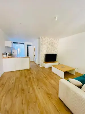 Télévision ou salle de divertissement dans l'établissement Maison à Cholet