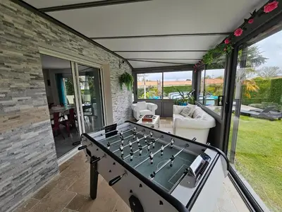 Coin salon dans l'établissement Le Pavachon gîte familial piscine couverte privée chauffée - Aux portes du Puy duFou