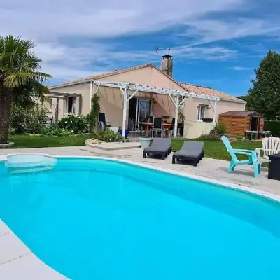 Le Pavachon gîte familial piscine couverte privée chauffée - Aux portes du Puy duFou