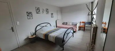 Un ou plusieurs lits dans un hébergement de l'établissement chambre d'hôtes les roseaux