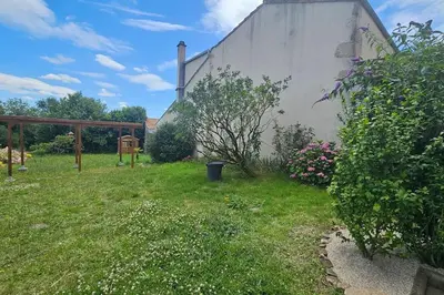 Jardin de l'établissement La Fontaine gîte de charme à 12min du Puy duFou