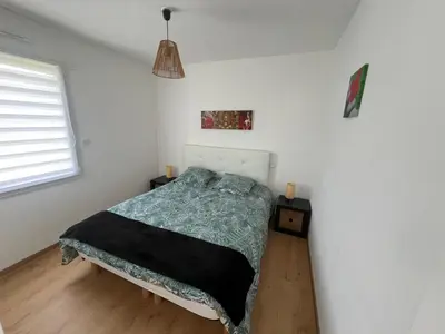Un ou plusieurs lits dans un hébergement de l'établissement Maison 3 pièces - plain pied - 2 chambres lits Queen Size avec wifi