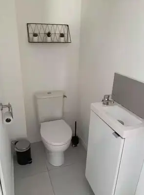 Salle de bains dans l'établissement Maison 3 pièces - plain pied - 2 chambres lits Queen Size avec wifi