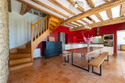 Cuisine ou kitchenette dans l'établissement La Villa au Grand Chêne - Charmante maison pour 10p