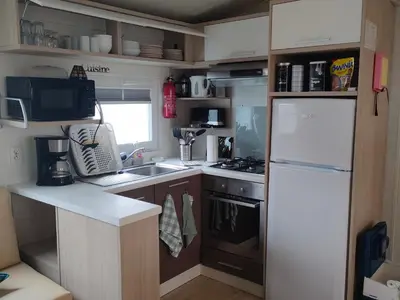 Cuisine ou kitchenette dans l'établissement L'orée du bois