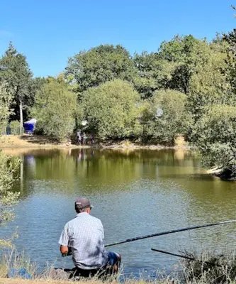 Vue sur la rivière ou le fleuve situé(e) à proximité de le camping