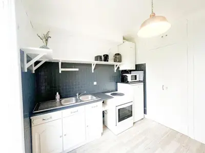 Cuisine ou kitchenette dans l'établissement T2 Jardin, Centre, Gare, 5'plage
