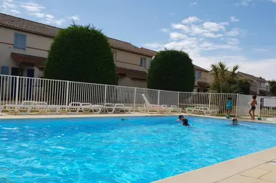 Piscine de l'établissement Le Lotus Bleu ou située à proximité