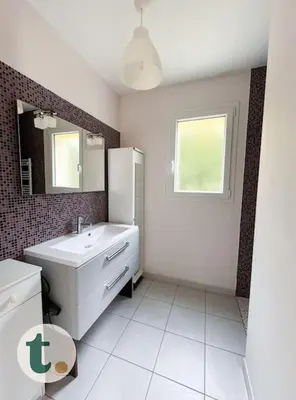 Salle de bains dans l'établissement Tranquiloue - Maison moderne - Proche PuyduFou