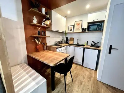 Cuisine ou kitchenette dans l'établissement Zola 2pers Tv
