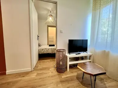 Télévision ou salle de divertissement dans l'établissement Zola 2pers Tv