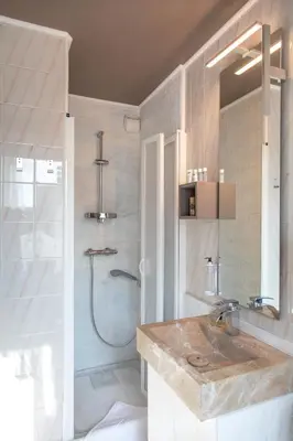 Salle de bains dans l'établissement Hôtel Sedrez