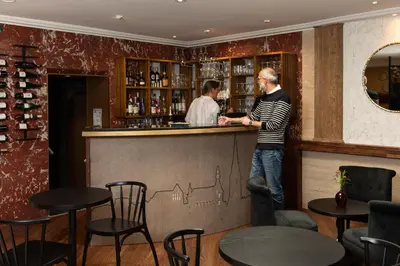 Salon ou bar de l'établissement Hôtel Sedrez
